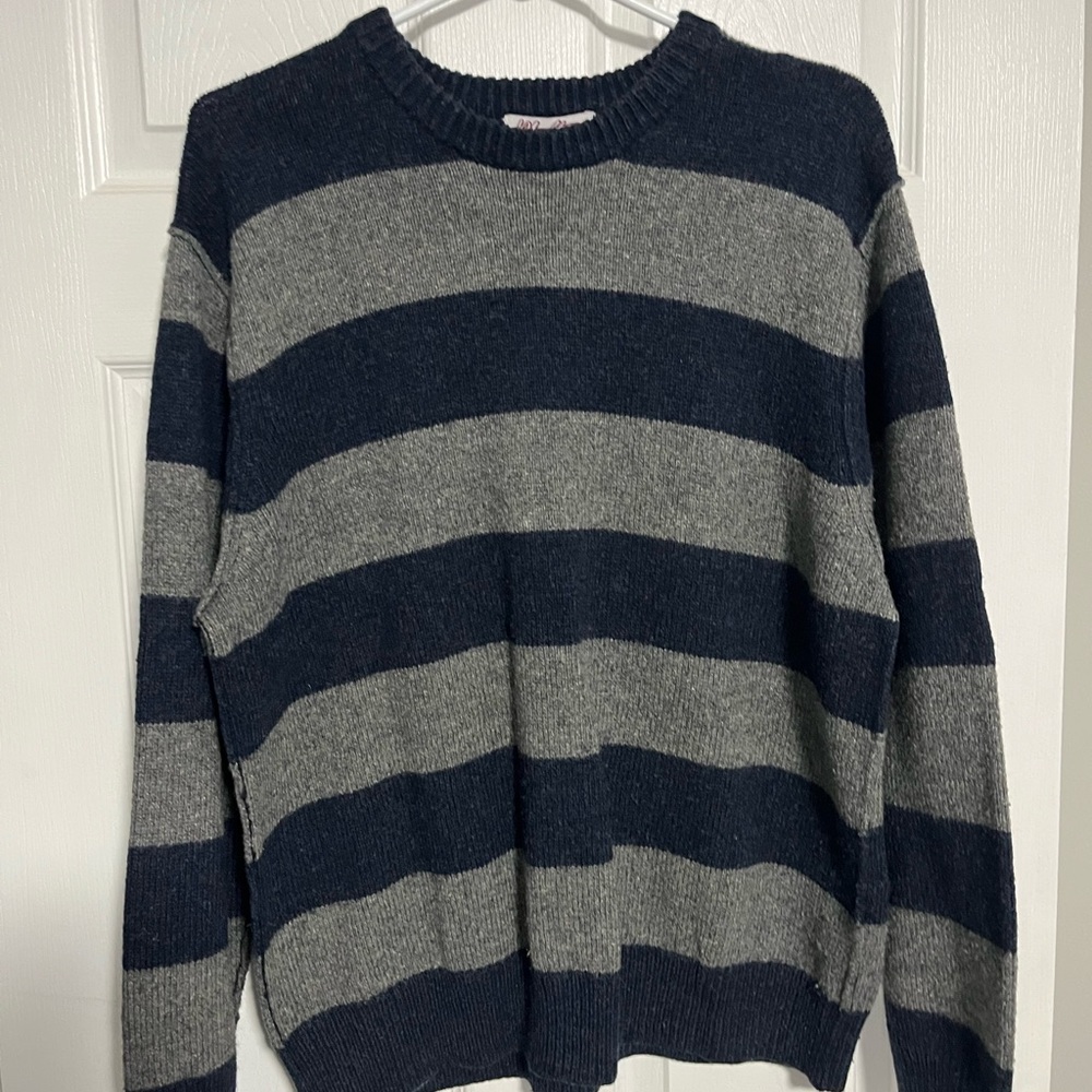 Blue and Gray Crewneck Sweater with Bold Stripes and Long Sleeves
